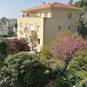 Soraya , Quiet Location With Big Garden Near And Old Town Of Appartement