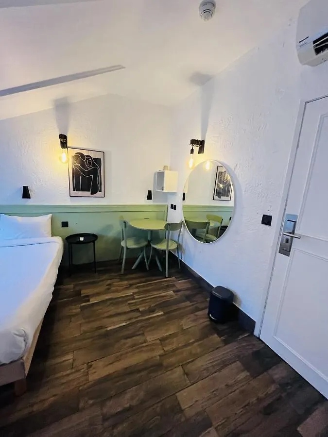 Hotel De Berne Nice 2*,